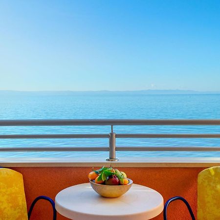 Apartments Promenada - Beachfront Tučepi Szoba fotó