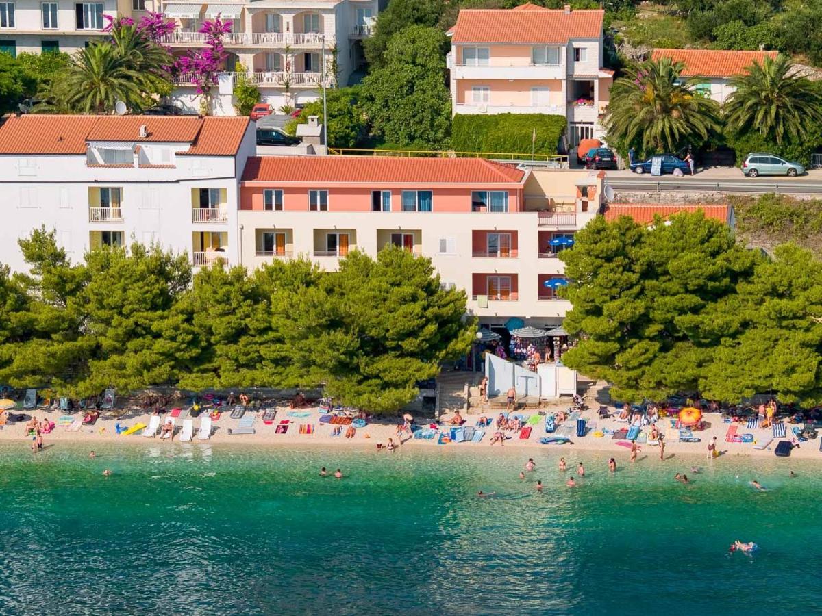 Apartments Promenada - Beachfront Tučepi Kültér fotó