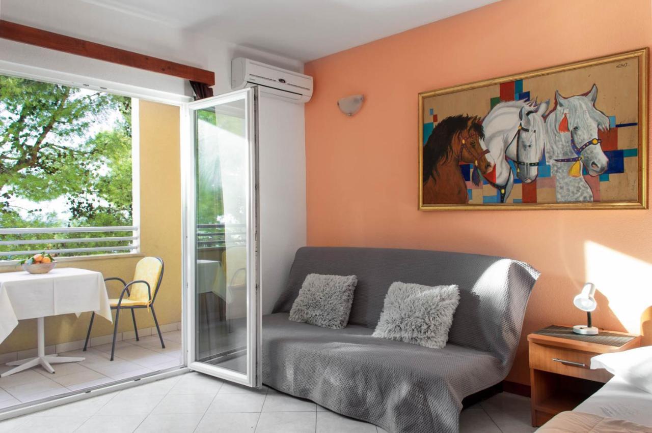 Apartments Promenada - Beachfront Tučepi Kültér fotó