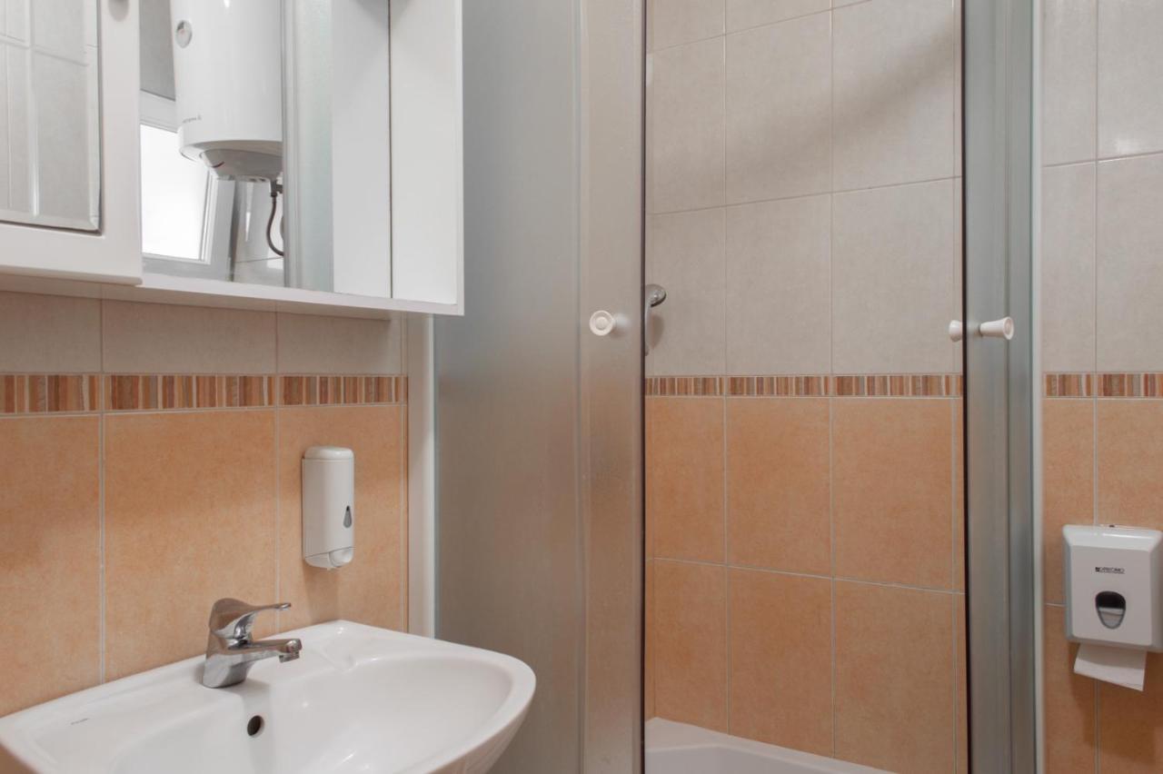 Apartments Promenada - Beachfront Tučepi Kültér fotó