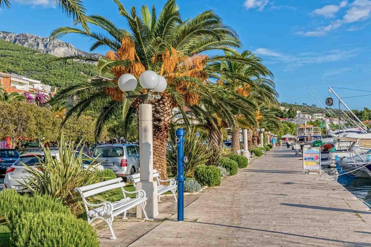 Apartments Promenada - Beachfront Tučepi Kültér fotó