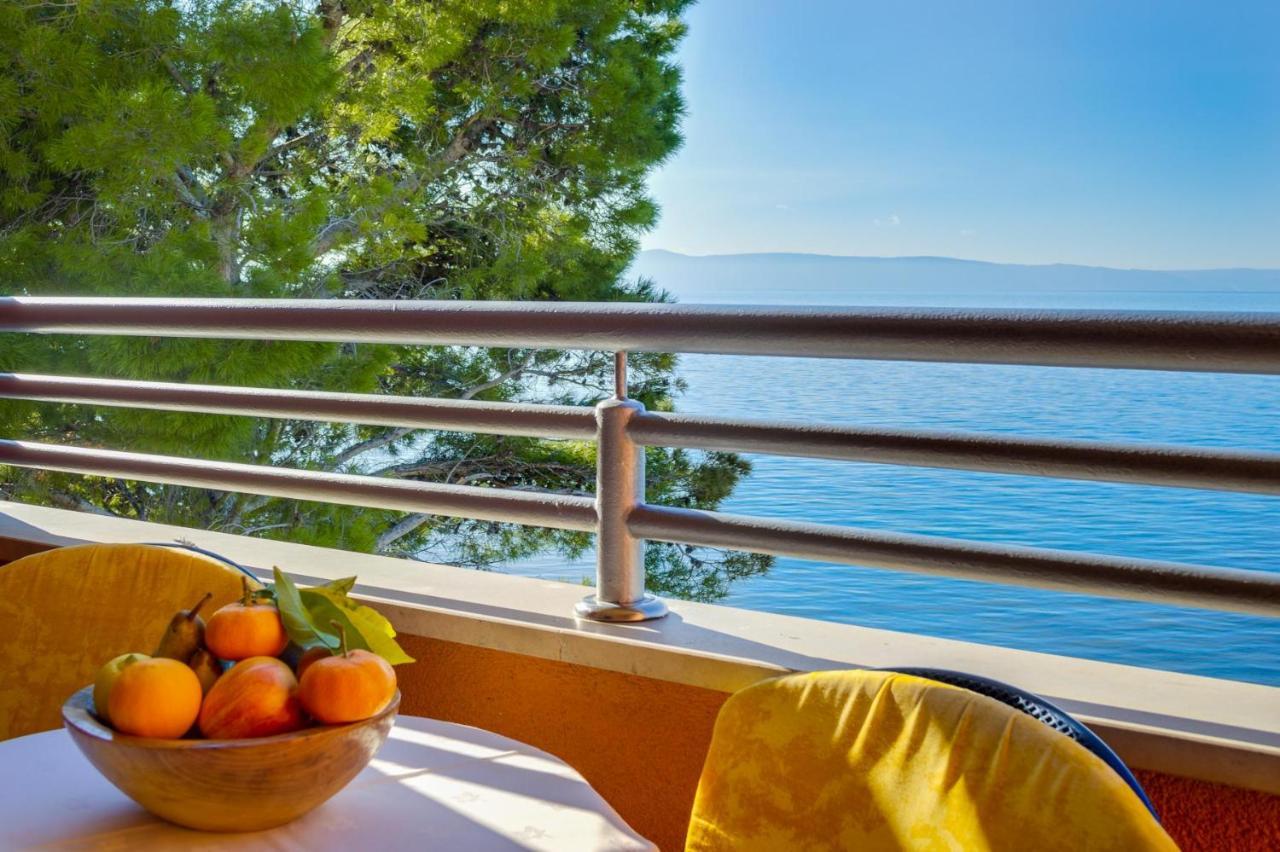 Apartments Promenada - Beachfront Tučepi Kültér fotó
