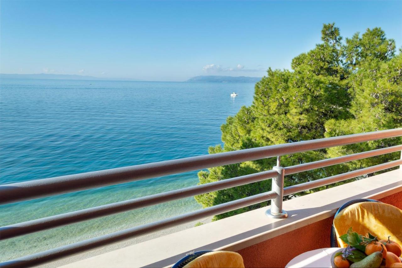 Apartments Promenada - Beachfront Tučepi Kültér fotó