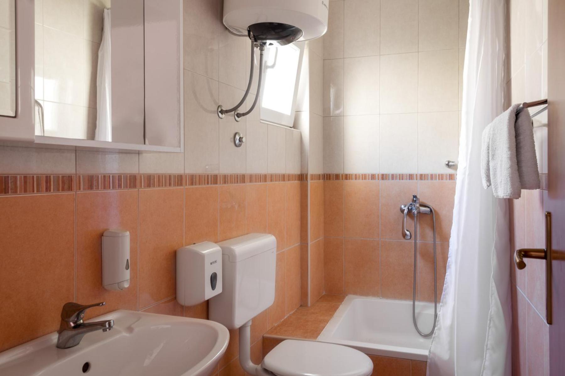 Apartments Promenada - Beachfront Tučepi Szoba fotó