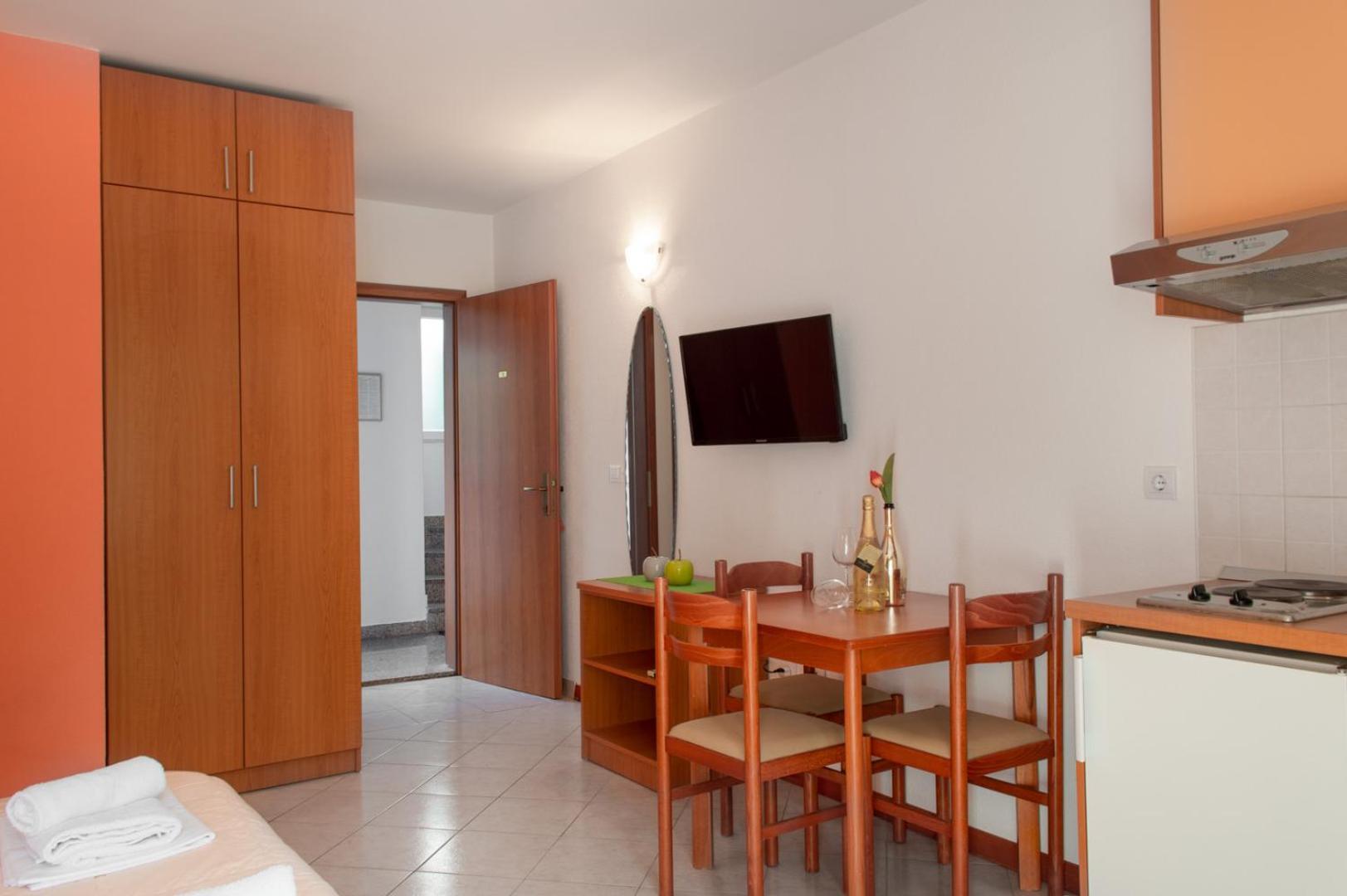 Apartments Promenada - Beachfront Tučepi Szoba fotó